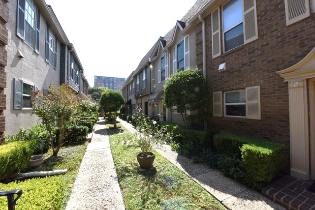 2727 Shelby Avenue M, Dallas, TX 75219