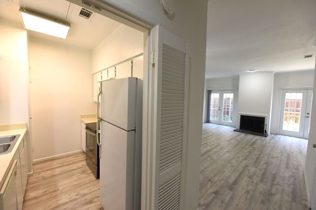 2727 Shelby Avenue M, Dallas, TX 75219