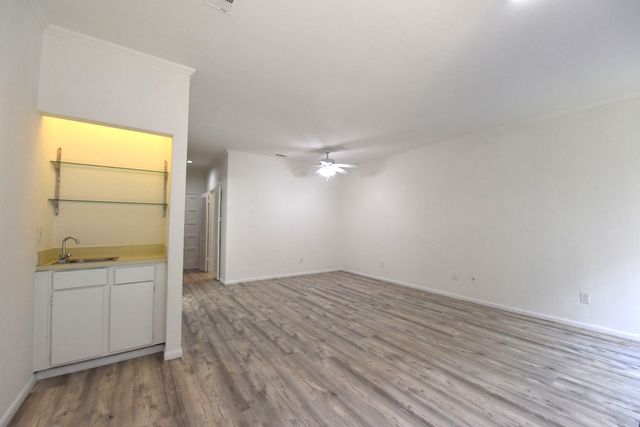 2727 Shelby Avenue M, Dallas, TX 75219