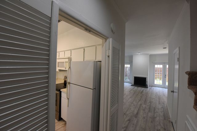 2727 Shelby Avenue M, Dallas, TX 75219