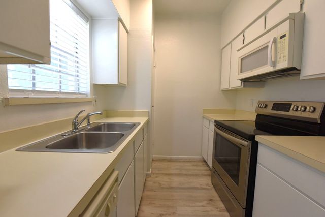 2727 Shelby Avenue M, Dallas, TX 75219