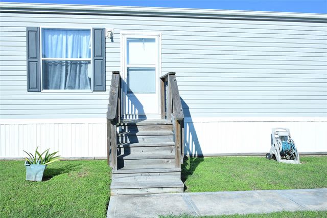 286 Green Oak Drive, Manvel, TX 77578