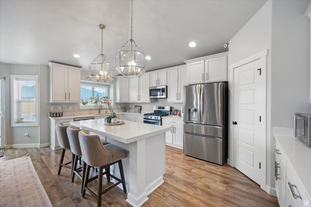 6151 N DAVIS KNOLLS DR, Eagle Mountain, UT 84005