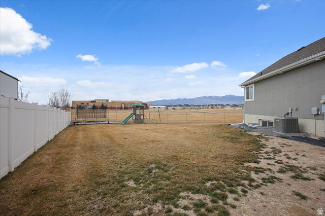 6151 N DAVIS KNOLLS DR, Eagle Mountain, UT 84005