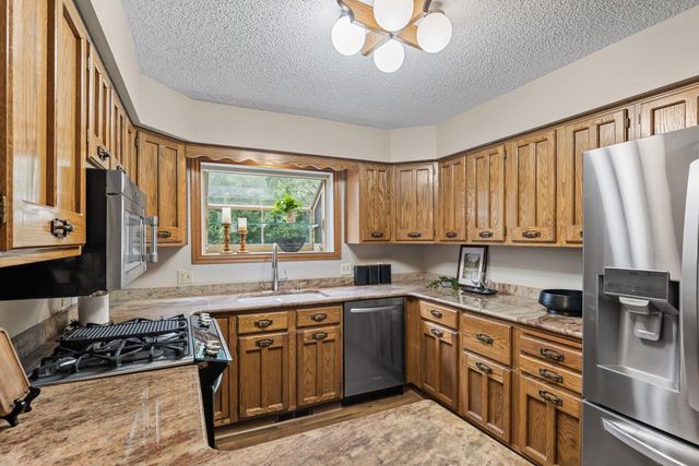 3200 Hazelwood W, Wayzata, MN 55391