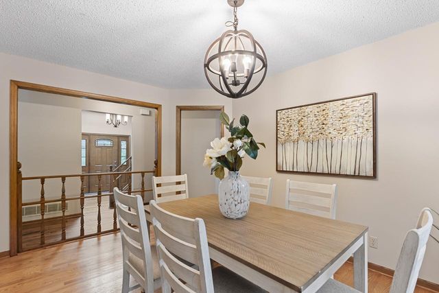 3200 Hazelwood W, Wayzata, MN 55391
