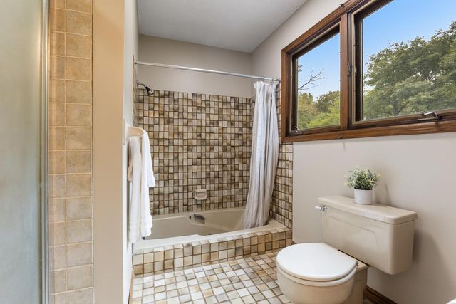 3200 Hazelwood W, Wayzata, MN 55391