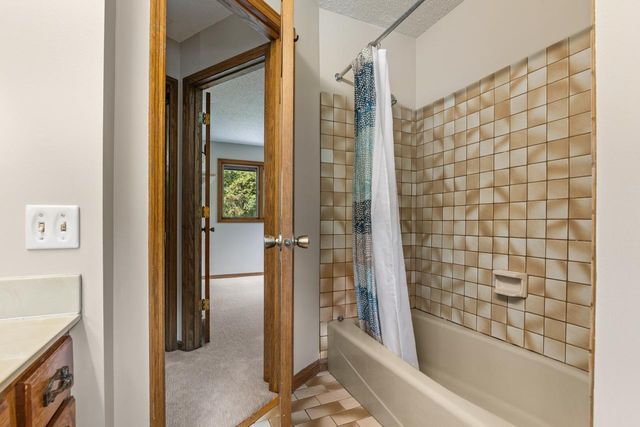 3200 Hazelwood W, Wayzata, MN 55391