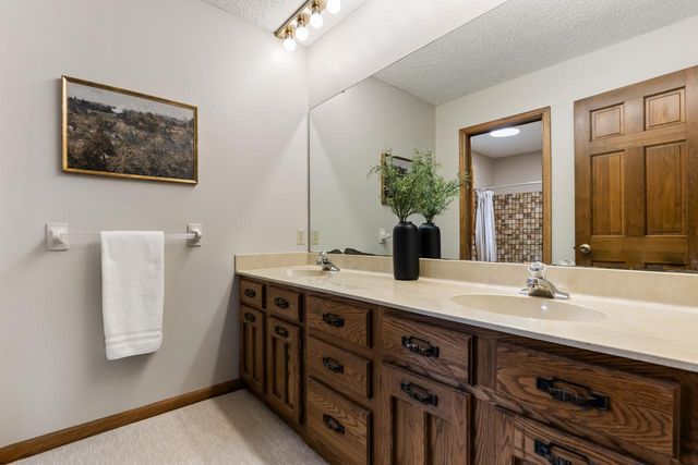 3200 Hazelwood W, Wayzata, MN 55391