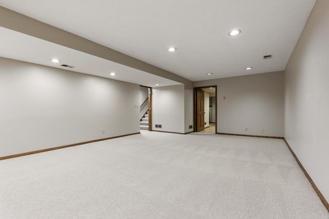 3200 Hazelwood W, Wayzata, MN 55391
