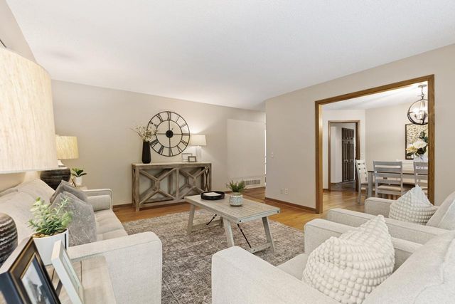 3200 Hazelwood W, Wayzata, MN 55391