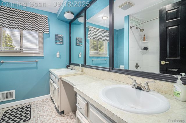 15721 Kristin Lane, Riverview, MI 48193