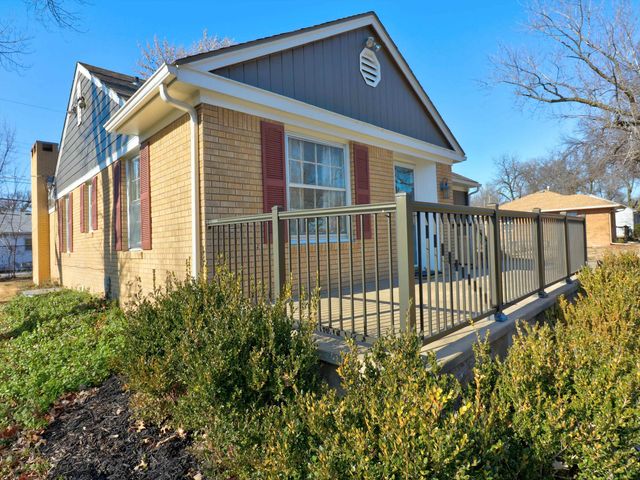 805 Columbus Ave, Newton, KS 67114