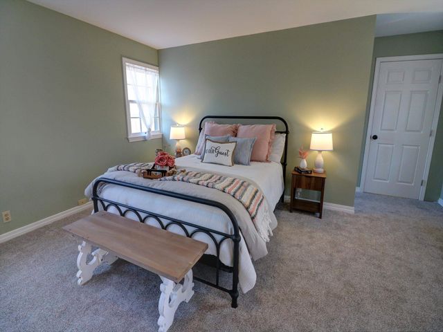 805 Columbus Ave, Newton, KS 67114