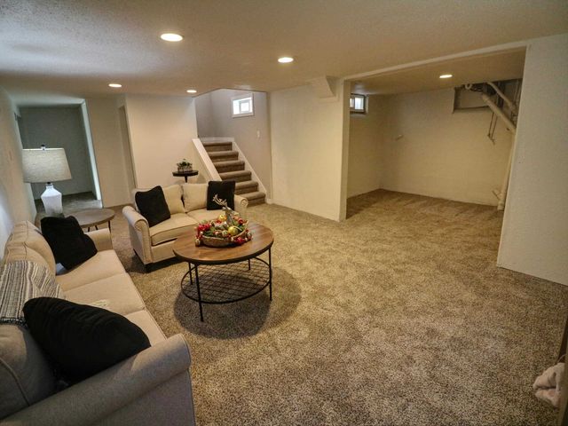 805 Columbus Ave, Newton, KS 67114