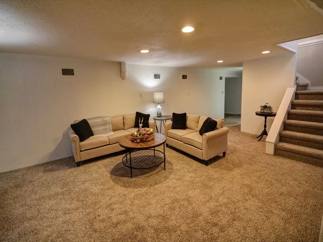 805 Columbus Ave, Newton, KS 67114