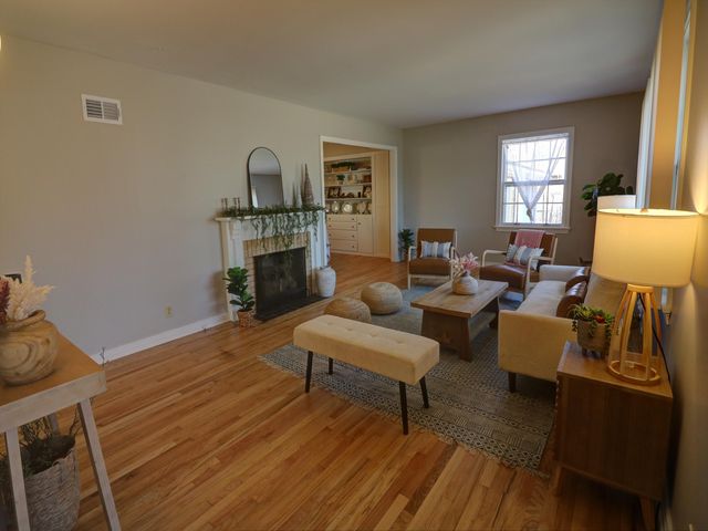 805 Columbus Ave, Newton, KS 67114