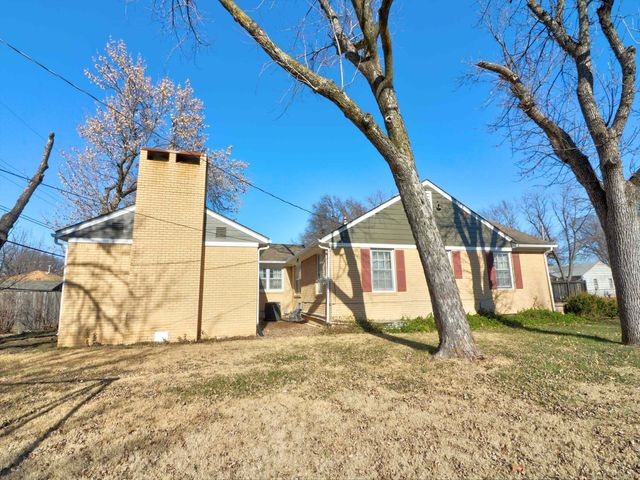 805 Columbus Ave, Newton, KS 67114
