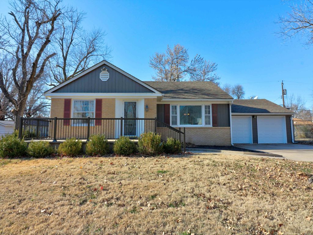 805 Columbus Ave, Newton, KS 67114