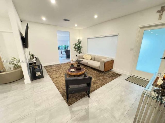 1854 SW 17th St, Miami, FL 33145