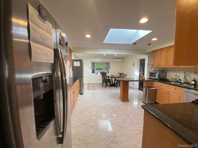 12 Russell Woods Road, Great Neck, NY 11021