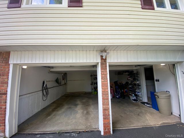 12 Russell Woods Road, Great Neck, NY 11021