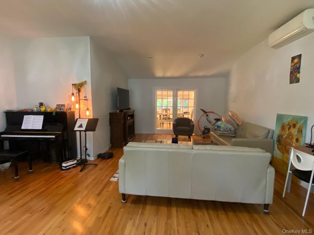 12 Russell Woods Road, Great Neck, NY 11021