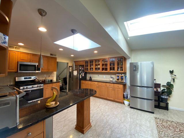 12 Russell Woods Road, Great Neck, NY 11021