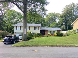 12 Russell Woods Road, Great Neck, NY 11021