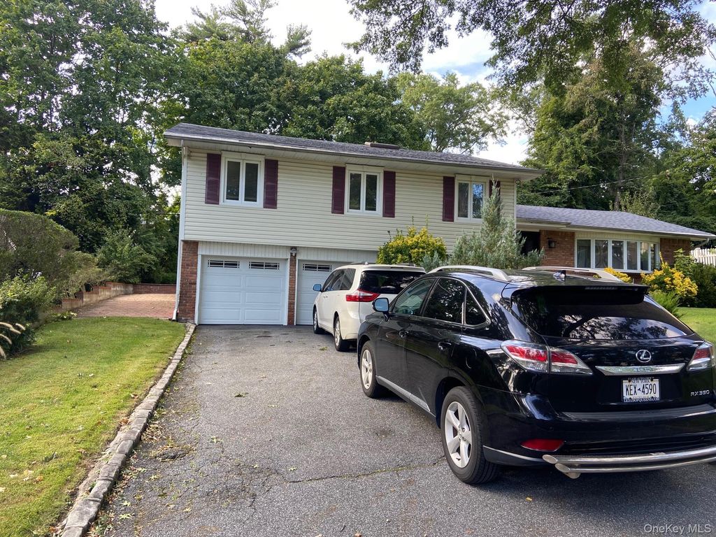 12 Russell Woods Road, Great Neck, NY 11021 — photo 2