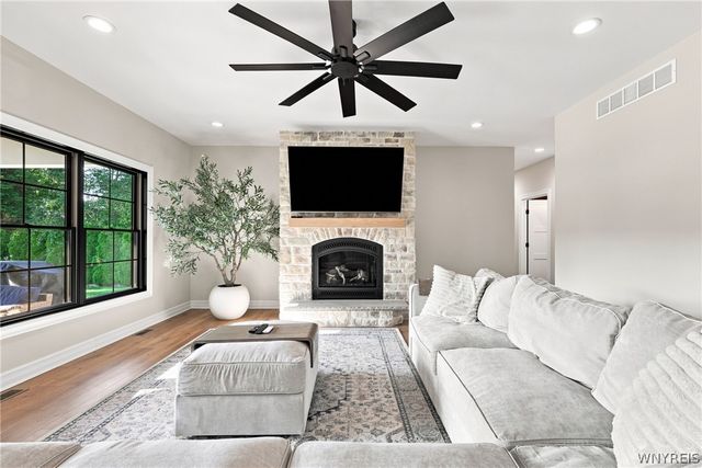 7366 Winbert Drive, Wheatfield, NY 14120