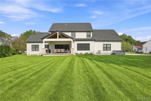 7366 Winbert Drive, Wheatfield, NY 14120