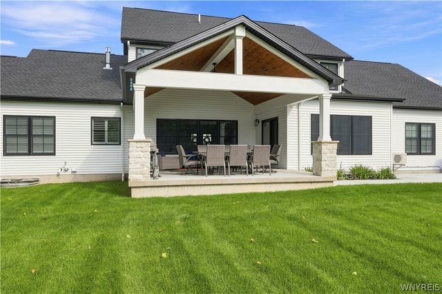 7366 Winbert Drive, Wheatfield, NY 14120
