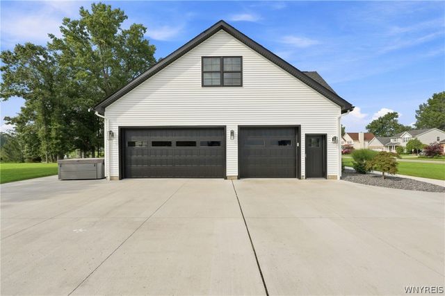 7366 Winbert Drive, Wheatfield, NY 14120