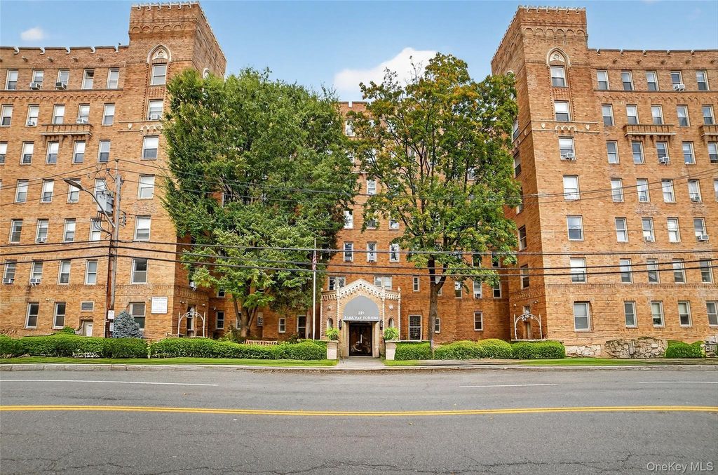 219 Bronx River Road 2L, Yonkers, NY 10704