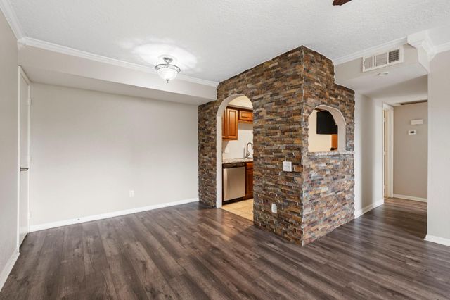 1860 White Oak Drive 355, Houston, TX 77009