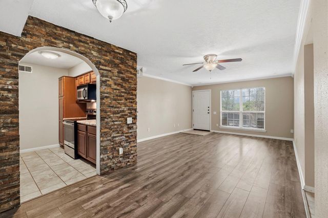 1860 White Oak Drive 355, Houston, TX 77009