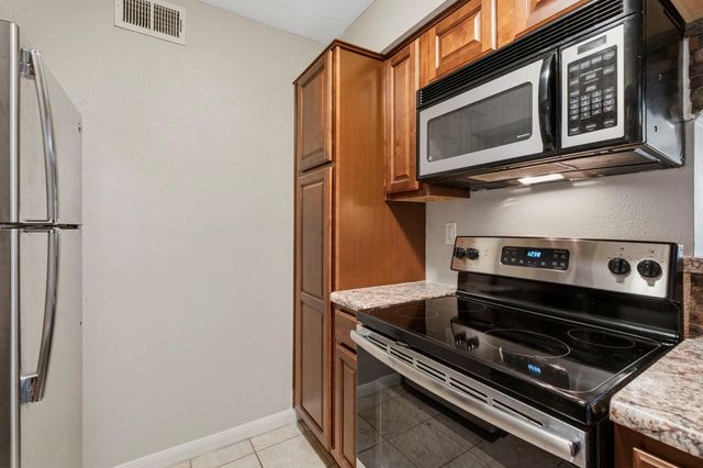 1860 White Oak Drive 355, Houston, TX 77009