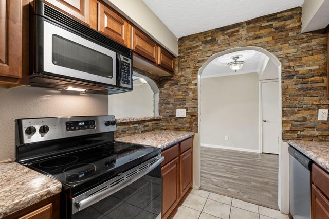 1860 White Oak Drive 355, Houston, TX 77009