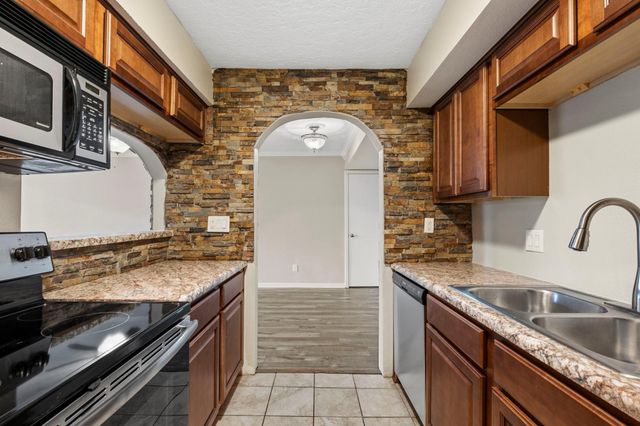 1860 White Oak Drive 355, Houston, TX 77009