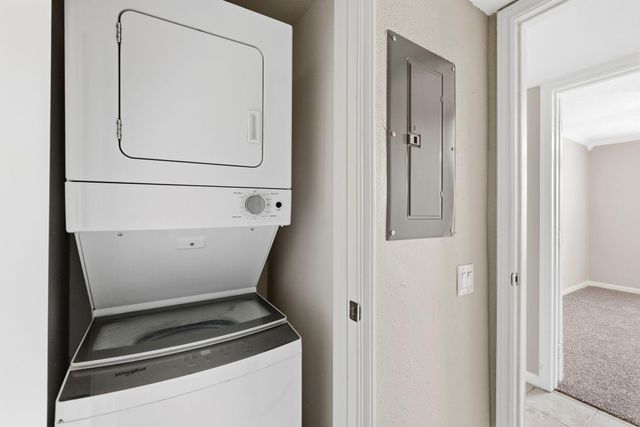 1860 White Oak Drive 355, Houston, TX 77009