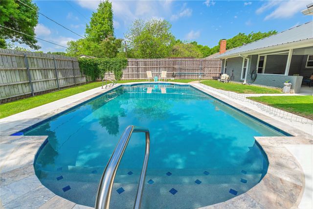 1100 Byron Lane, Arlington, TX 76012