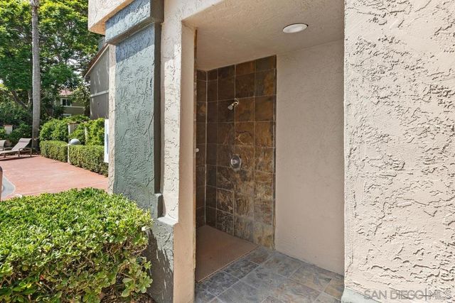 7565 Charmant Dr 417, San Diego, CA 92122