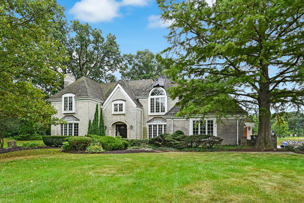 1711 Midwest Club Parkway, Oak Brook, IL 60523 — exterior