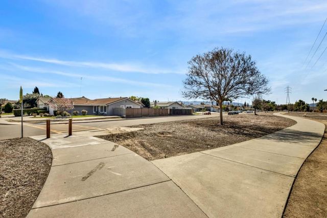 2825 Aetna Way, San Jose, CA 95121