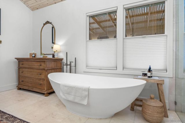 554 & 556 Stratford Dr, Encinitas, CA 92024