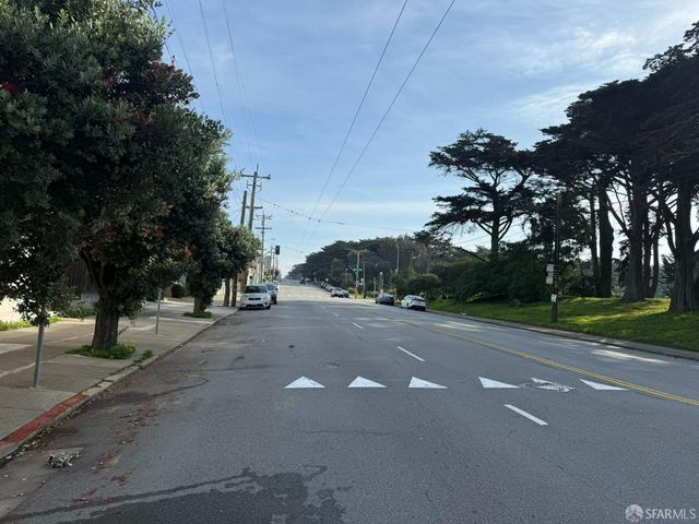 890 48th Avenue, San Francisco, CA 94121