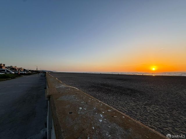 890 48th Avenue, San Francisco, CA 94121