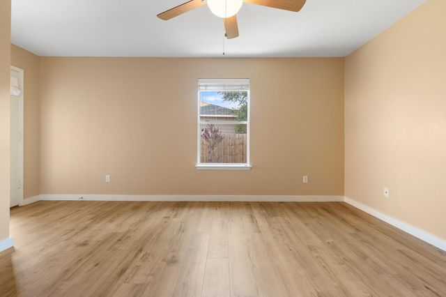 148 Grazing Horse LN, Manchaca, TX 78652