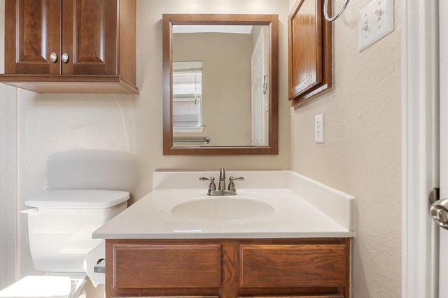 148 Grazing Horse LN, Manchaca, TX 78652